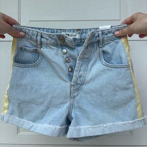 Zara High Rise / Hot Pant Shorts
Size US 00/EUR 32/MEX 22